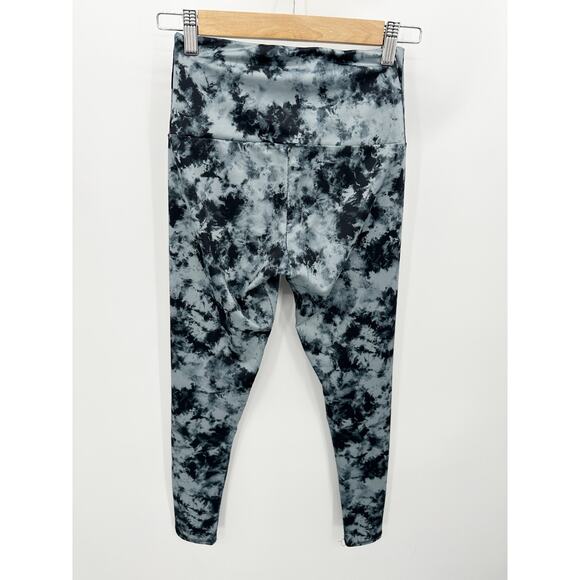 Onzie Black Grey Tie Dye Print Pull On Active Leggings Size XS Gym Workout - Picture 2 of 8